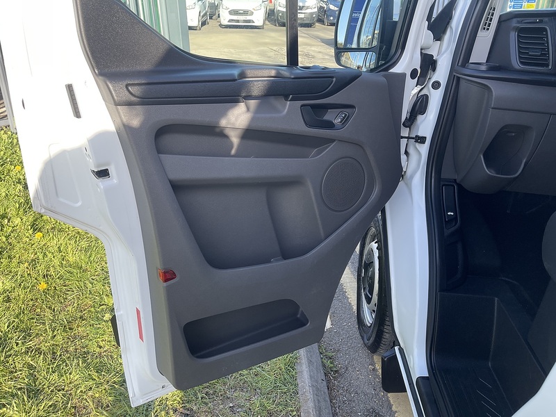 Ford Transit Custom 2.0 320 EcoBlue Panel Van 5dr Diesel Manual L2 H2 Euro 6 (130 ps) - U824