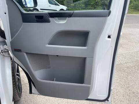 Volkswagen Transporter Sportline Transporter Sportline Sportline T32 Combi Van 1 Manual Diesel - U832