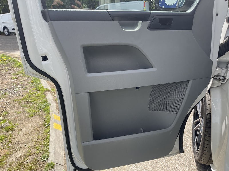 Volkswagen Transporter Sportline Transporter Sportline Sportline T32 Combi Van 1 Manual Diesel - U832