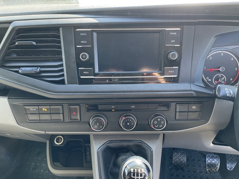 Volkswagen Transporter 2.0 TDI T28 Highline FWD SWB Euro 6 (s/s) 5dr - U833