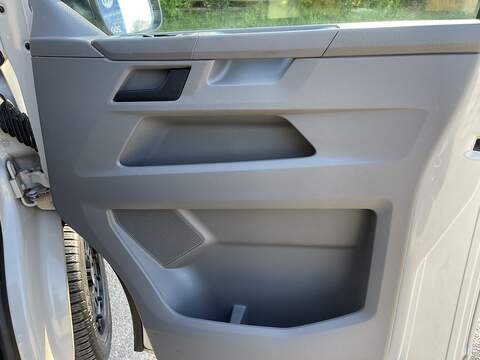 Volkswagen Transporter 2.0 TDI T32 Highline Kombi DSG FWD SWB Euro 6 (s/s) 5dr - U834