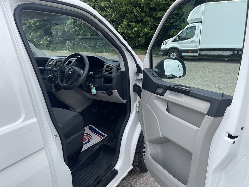 Volkswagen Transporter 2.0 TDI T32 BlueMotion Tech Startline FWD LWB Euro 6 (s/s) 5dr - U853