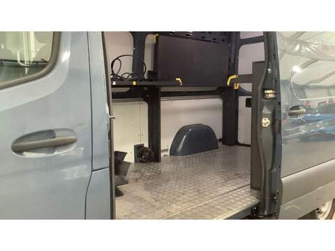 Mercedes-Benz eSprinter 55kWh Progressive Auto FWD L2 H2 5dr 20kW Charger - U886