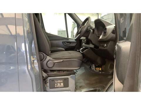 Mercedes-Benz eSprinter 55kWh Progressive Auto FWD L2 H2 5dr 20kW Charger - U886