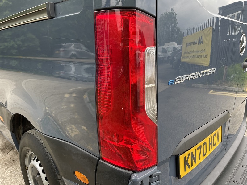 Mercedes-Benz eSprinter 55kWh Progressive Auto FWD L2 H2 5dr 20kW Charger - U886
