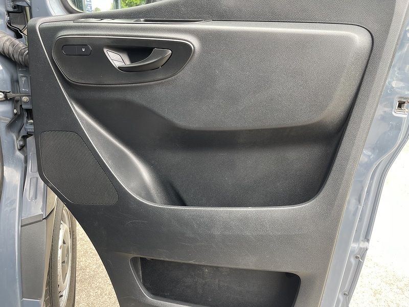 Mercedes-Benz eSprinter 55kWh Progressive Auto FWD L2 H2 5dr 20kW Charger - U886