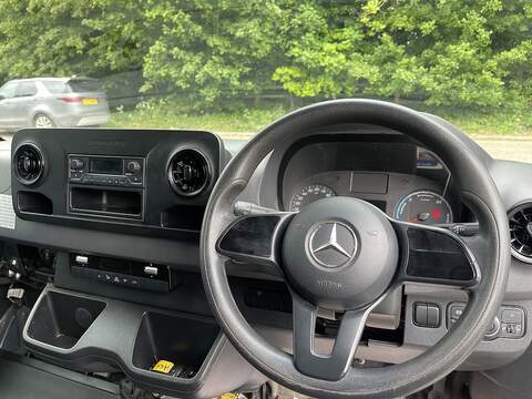 Mercedes-Benz eSprinter 55kWh Progressive Auto FWD L2 H2 5dr 20kW Charger - U886