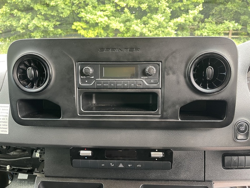 Mercedes-Benz eSprinter 55kWh Progressive Auto FWD L2 H2 5dr 20kW Charger - U886