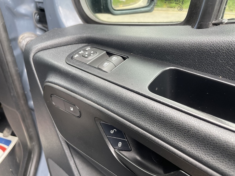 Mercedes-Benz eSprinter 55kWh Progressive Auto FWD L2 H2 5dr 20kW Charger - U886