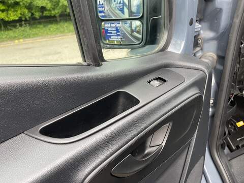 Mercedes-Benz eSprinter 55kWh Progressive Auto FWD L2 H2 5dr 20kW Charger - U886