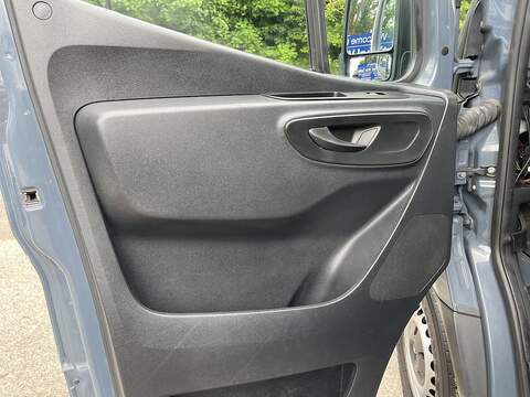 Mercedes-Benz eSprinter 55kWh Progressive Auto FWD L2 H2 5dr 20kW Charger - U886