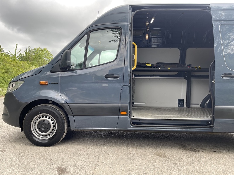 Mercedes-Benz eSprinter 55kWh Progressive Auto FWD L2 H2 5dr 20kW Charger - U886