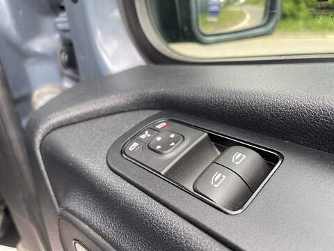 Mercedes-Benz eSprinter 55kWh Progressive Auto FWD L2 H2 5dr 20kW Charger - U886