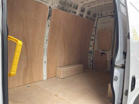 Iveco Daily 2.3D HPI 14V 35S 3520 MWB H2 Euro 6 (s/s) 5dr - U924