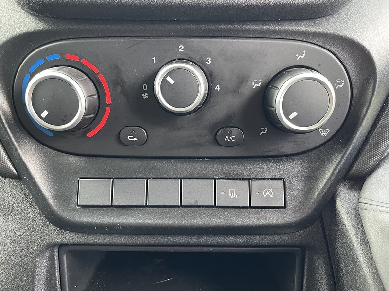 Iveco Daily 2.3D HPI 14V 35S 3520 MWB H2 Euro 6 (s/s) 5dr - U924