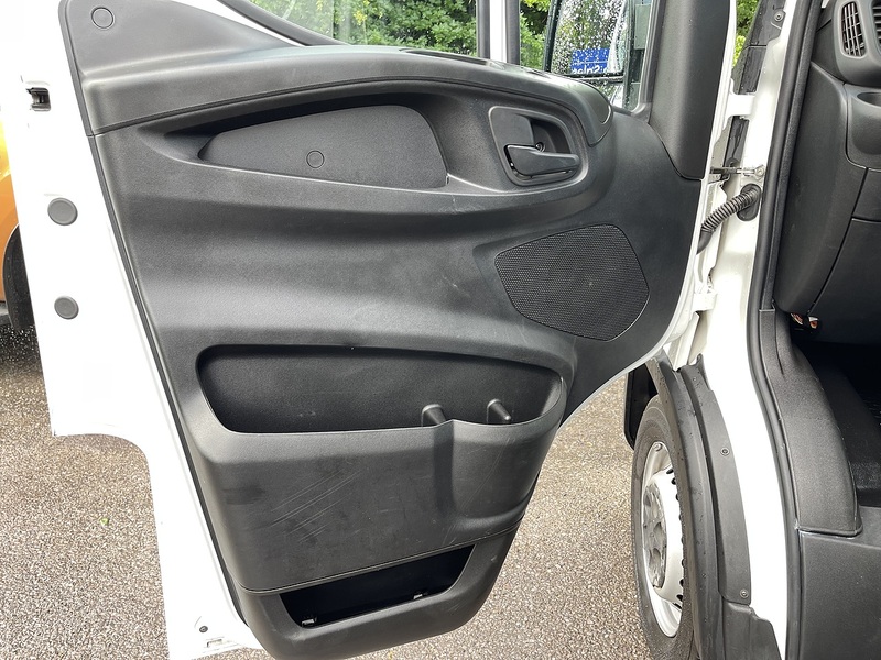 Iveco Daily 2.3D HPI 14V 35S 3520 MWB H2 Euro 6 (s/s) 5dr - U924