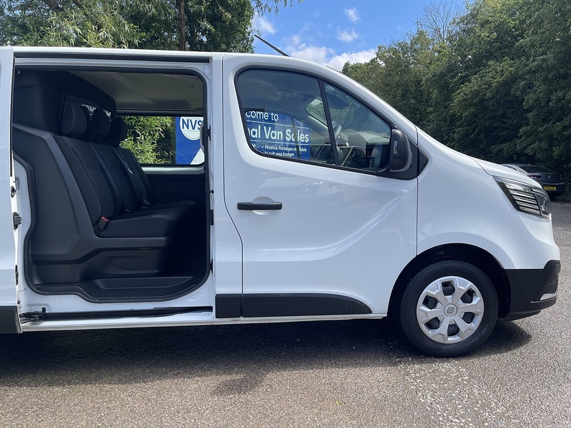 Renault Trafic 2.0 dCi Blue LL30 Business+ Crew Van L2 H1 Euro 6 (s/s) 6dr - U934