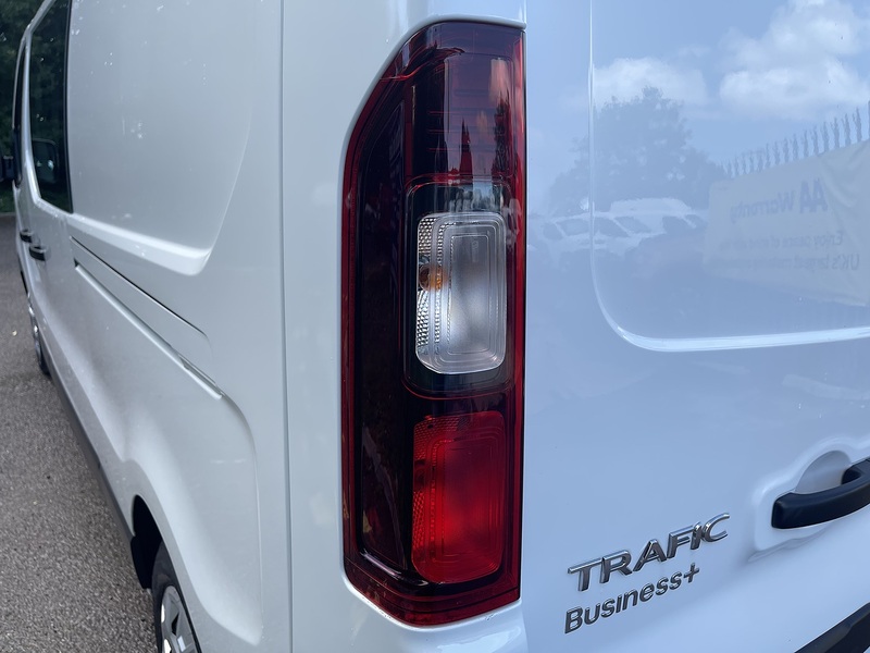 Renault Trafic 2.0 dCi Blue LL30 Business+ Crew Van L2 H1 Euro 6 (s/s) 6dr - U934