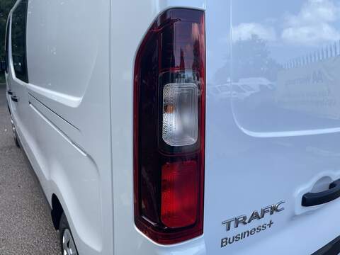 Renault Trafic 2.0 dCi Blue LL30 Business+ Crew Van L2 H1 Euro 6 (s/s) 6dr - U934