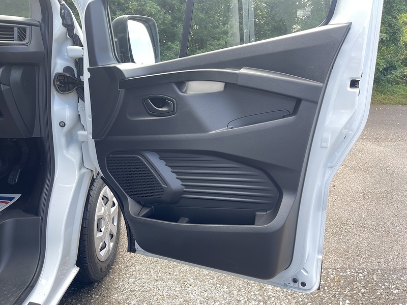 Renault Trafic 2.0 dCi Blue LL30 Business+ Crew Van L2 H1 Euro 6 (s/s) 6dr - U934