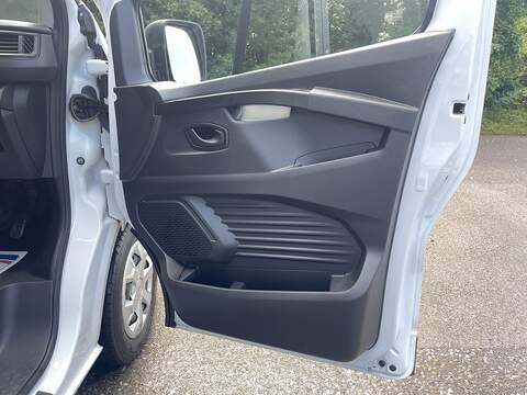 Renault Trafic 2.0 dCi Blue LL30 Business+ Crew Van L2 H1 Euro 6 (s/s) 6dr - U934