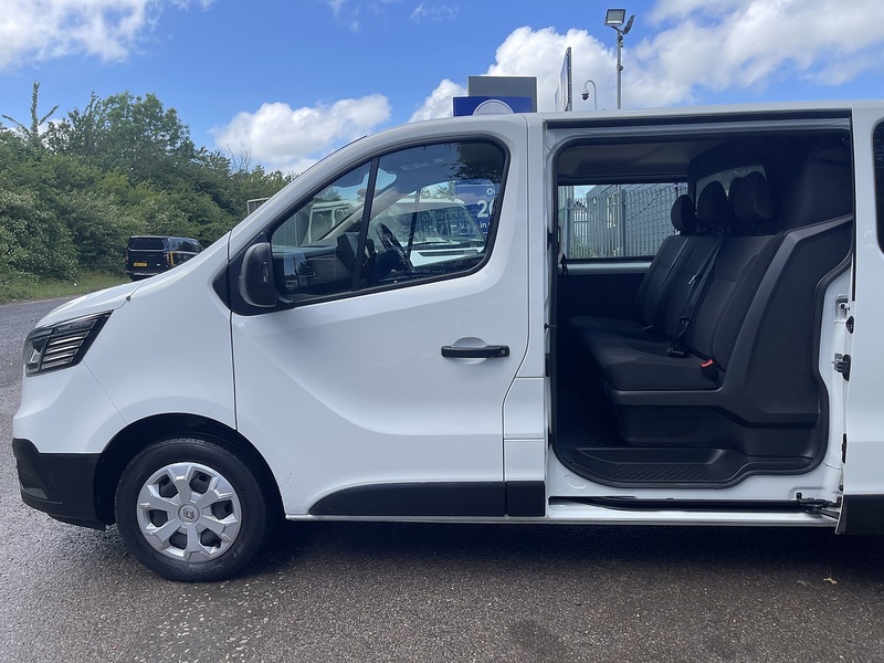 Renault Trafic 2.0 dCi Blue LL30 Business+ Crew Van L2 H1 Euro 6 (s/s) 6dr - U934