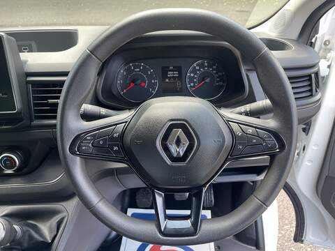 Renault Trafic 2.0 dCi Blue LL30 Business+ Crew Van L2 H1 Euro 6 (s/s) 6dr - U934