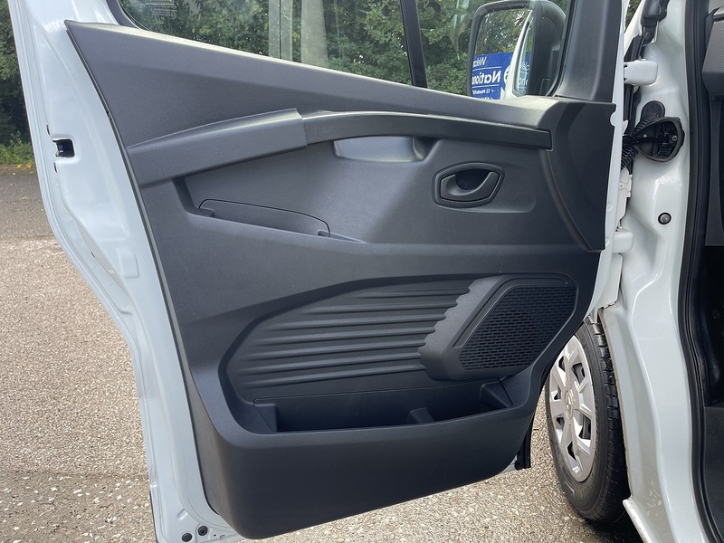 Renault Trafic 2.0 dCi Blue LL30 Business+ Crew Van L2 H1 Euro 6 (s/s) 6dr - U934