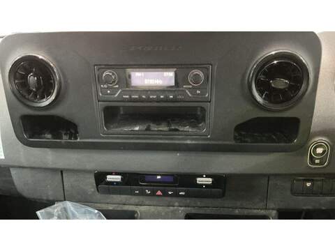 Mercedes-Benz eSprinter 55kWh Progressive Auto FWD L2 H2 5dr 20kW Charger - U937