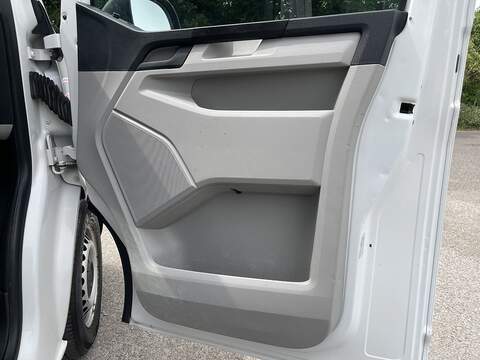 Volkswagen Transporter Transporter Startline Combi Van 1 Manual Diesel - U941
