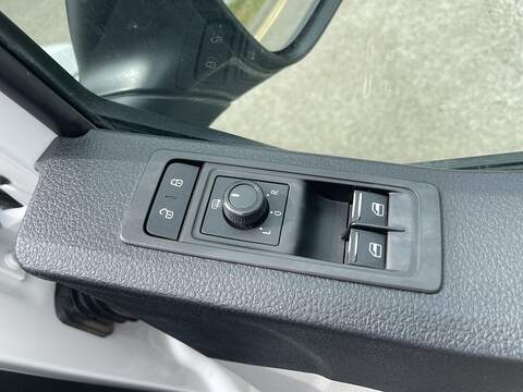 Volkswagen Transporter Transporter Startline Combi Van 1 Manual Diesel - U941