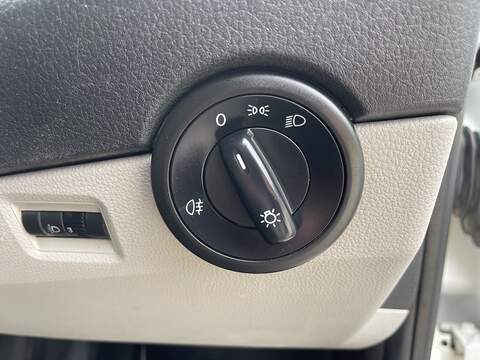 Volkswagen Transporter Transporter Startline Combi Van 1 Manual Diesel - U941