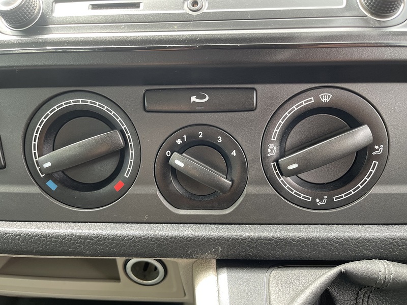 Volkswagen Transporter Transporter Startline Combi Van 1 Manual Diesel - U941