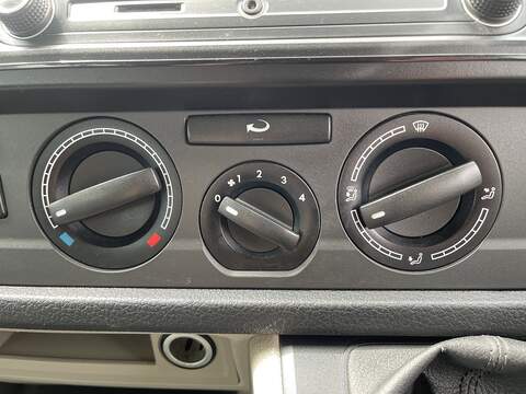 Volkswagen Transporter Transporter Startline Combi Van 1 Manual Diesel - U941
