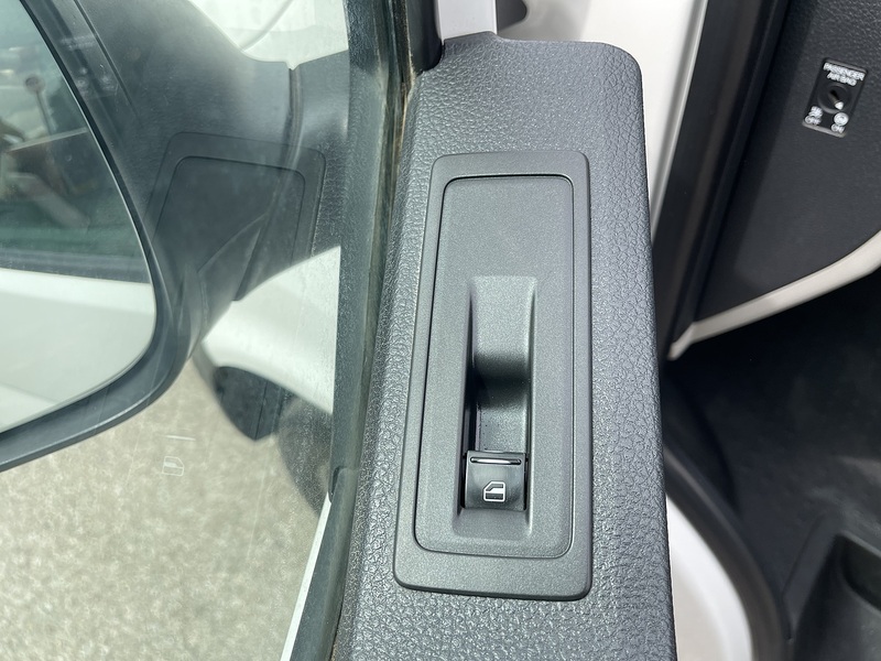 Volkswagen Transporter Transporter Startline Combi Van 1 Manual Diesel - U941