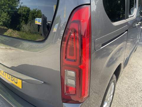 Vauxhall Combo Life 1.2 Turbo SE Auto Euro 6 (s/s) 5dr - U944
