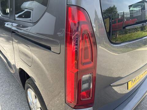 Vauxhall Combo Life 1.2 Turbo SE Auto Euro 6 (s/s) 5dr - U944