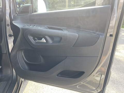 Vauxhall Combo Life 1.2 Turbo SE Auto Euro 6 (s/s) 5dr - U944
