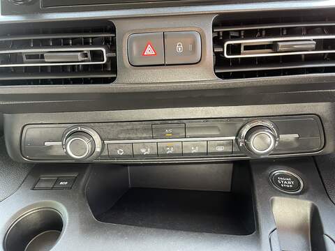Vauxhall Combo Life 1.2 Turbo SE Auto Euro 6 (s/s) 5dr - U944