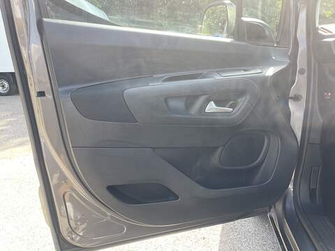 Vauxhall Combo Life 1.2 Turbo SE Auto Euro 6 (s/s) 5dr - U944