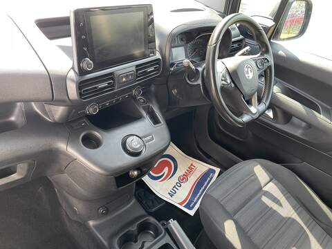 Vauxhall Combo Life 1.2 Turbo SE Auto Euro 6 (s/s) 5dr - U944