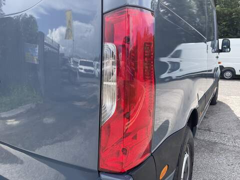 Mercedes-Benz eSprinter 55kWh Progressive Auto FWD L2 H2 5dr 20kW Charger - U949