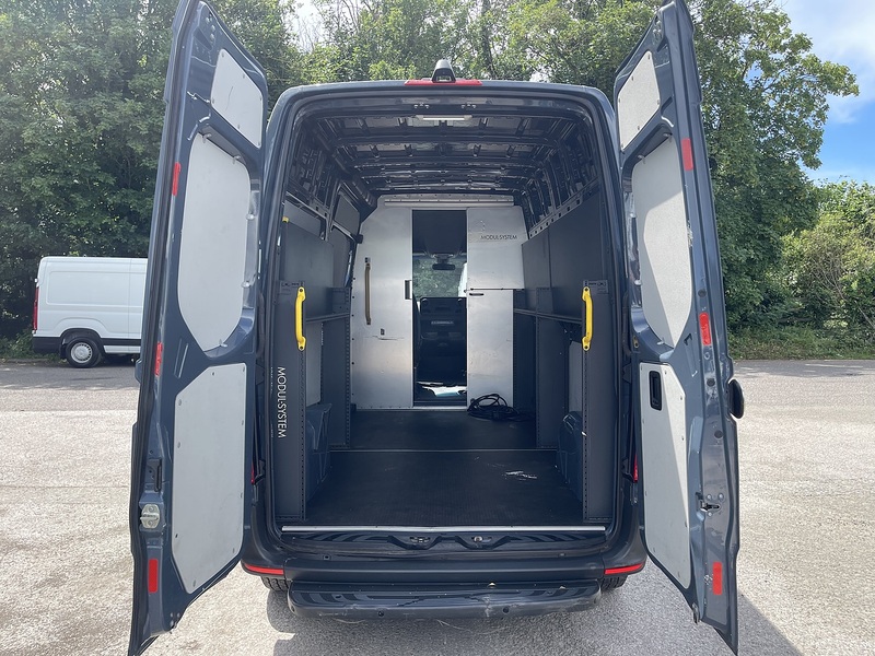 Mercedes-Benz eSprinter 55kWh Progressive Auto FWD L2 H2 5dr 20kW Charger - U949