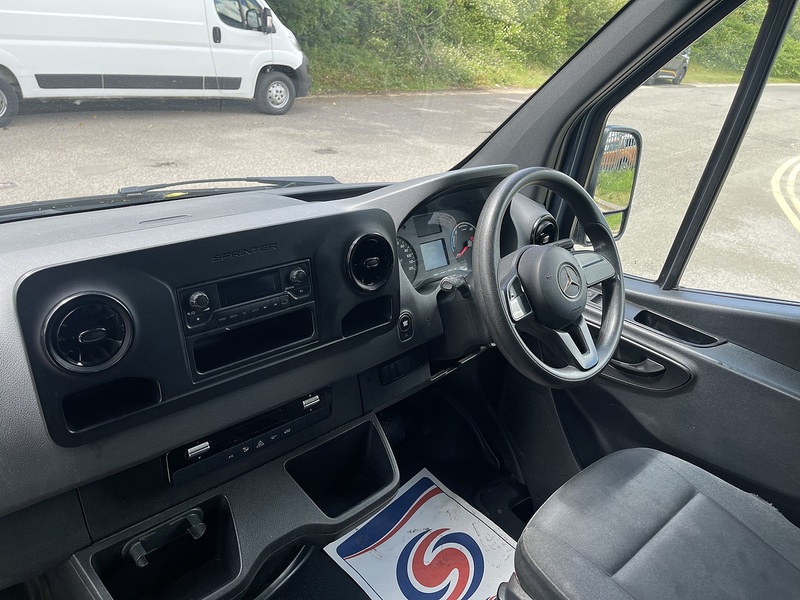 Mercedes-Benz eSprinter 55kWh Progressive Auto FWD L2 H2 5dr 20kW Charger - U949