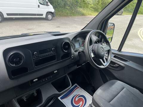 Mercedes-Benz eSprinter 55kWh Progressive Auto FWD L2 H2 5dr 20kW Charger - U949