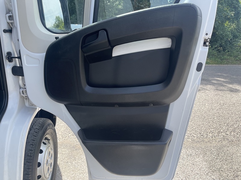 Peugeot Boxer Low Floor Luton L3 140PS - U965