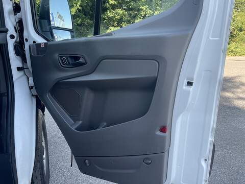 Ford Transit 2.0 350 EcoBlue HD Leader Chassis Cab 2dr Diesel Manual RWD L4 Euro 6 (s/s) (DRW) (130 ps) - U984