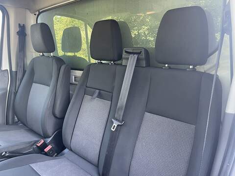 Ford Transit 2.0 350 EcoBlue HD Leader Chassis Cab 2dr Diesel Manual RWD L4 Euro 6 (s/s) (DRW) (130 ps) - U984