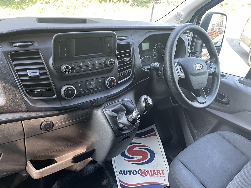 Ford Transit 2.0 350 EcoBlue HD Leader Chassis Cab 2dr Diesel Manual RWD L4 Euro 6 (s/s) (DRW) (130 ps) - U984