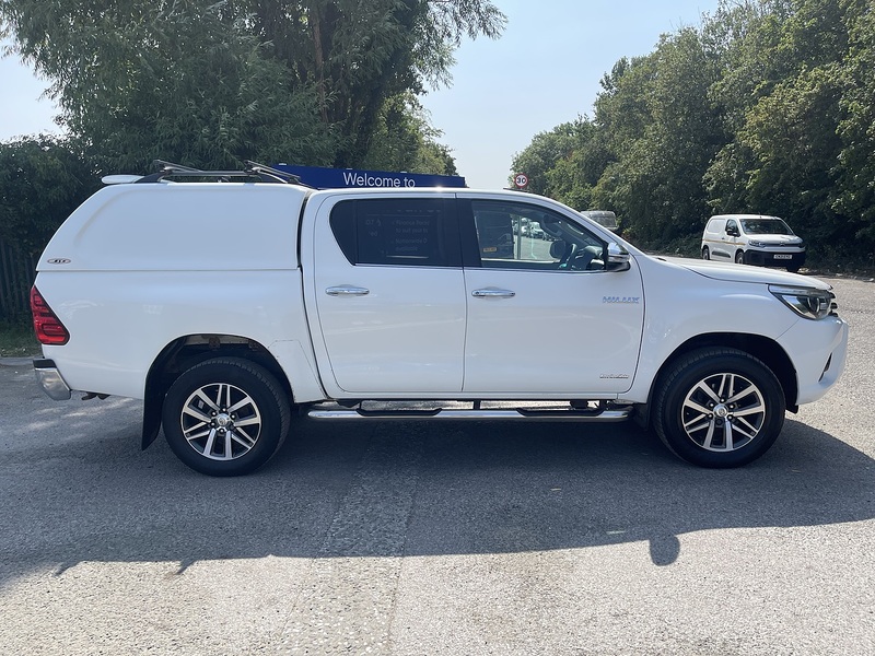 Toyota Hilux 2.4 D-4D Invincible 4WD Euro 6 4dr (TSS, 3.5t) - U987